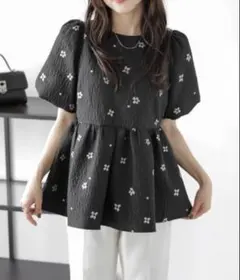 SUGAR BISKET♡フラワージャガード ペプラムトップス 半袖ブラウス　花のサムネイル