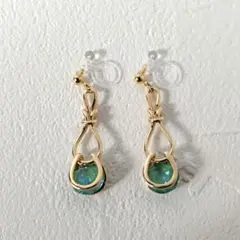 ノットリボンとホースシューのノンホールピアス