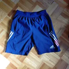 adidas ネイビーショートパンツ