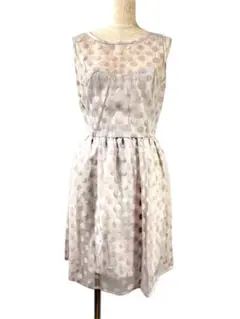 ほぼ新品【SISLEY】 グレー ドット柄 シアーノースリーブ ワンピースのサムネイル