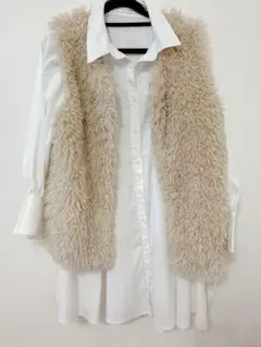 ベージュファーベスト ロングシャツ