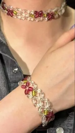 ビーズフラワーデザインブレスレットとチョーカーのセット