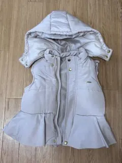 petit main フリル付きダウンベスト Mサイズ ライトベージュ