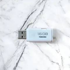 TOSHIBA USBメモリー 16GB