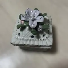 花の装飾付き陶器香炉