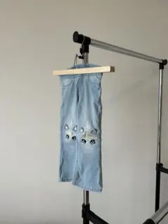 h&m 猫刺繍入りライトブルーデニムボトムス