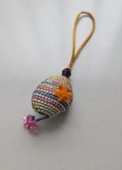 ハンドメイド　貝殻のカラフルなストラップ　チャーム
