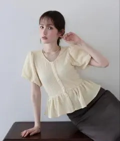 バルーンスリーブペプラムトップス　BLUE EASTのサムネイル