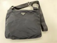 美品 PRADA ショルダーバッグ 三角ロゴ ブラック 肩がけ クロスボディ