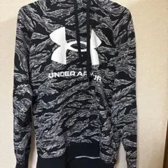 アンダーアーマーのパーカー