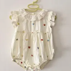 花柄刺繍ロンパース クリーム色　袖フリル　綿