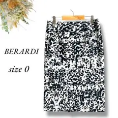 美品 BERARDI 膝丈タイトスカート 0 総柄 スリット 裏地付き 2397
