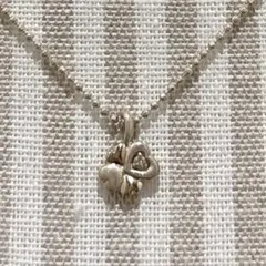【クレージュ】四葉のクローバーモチーフ　18K シルバーネックレス　ダイヤモンド