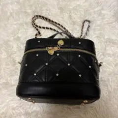moment+ ハートチャームビジューキルティングバニティバック ブラックのサムネイル