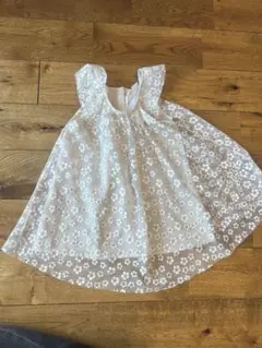 花柄刺繍ホワイトワンピース