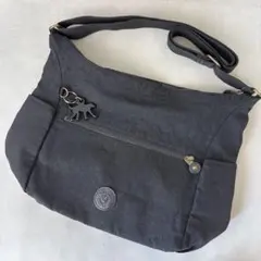 キプリング ショルダーバッグ チャーム付き 総柄 ブラック ナイロン