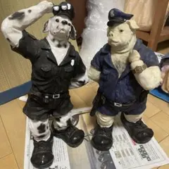 ダルメシアンと豚の警察官 置物
