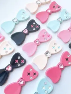 （229）デコパーツ☆ストーン付きリボン１個６０円