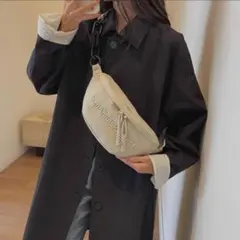 韓国風 ウエストポーチ ベージュ チェーン付 刺繍 ナイロン 軽量 ボディバッグ