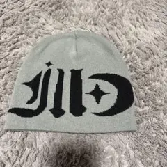 グレー ニット帽 ロゴ入り ビーニー