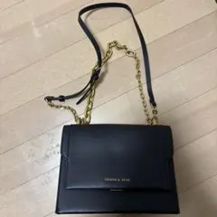 CHARLES & KEITH ブラックショルダーバッグ