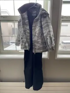 子ども用　スノーウエア　上下セット　迷彩柄　120サイズ