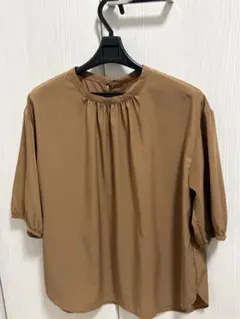 MK MICHELKLEINの半袖ブラウスのサムネイル