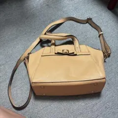 ベージュ ショルダーバッグ 調整可能ストラップ