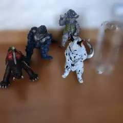 怪獣フィギュア4体セット
