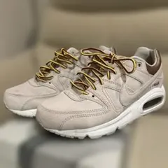 ベージュ スニーカー