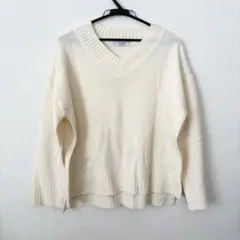 韓国　ニット　アイボリー　ベージュ　クリーム　冬服　F vネック