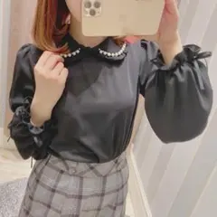 evelyn くしゅっとパール襟ブラウスのサムネイル