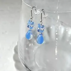 No.516クリスタル&オペークサファイアドロップ揺れる花ピアス　316L