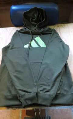【ほぼ新品】XL adidas フード付きパーカー オリーブグリーン　アディダス
