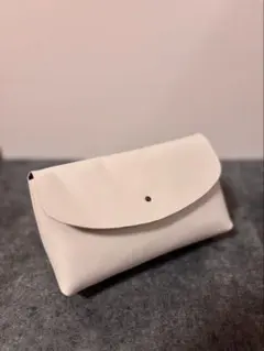 レザー　ポーチ　ホワイト　ハンドメイド