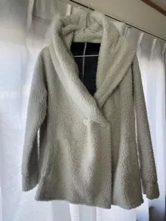 フード付きアイボリーボアジャケット