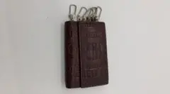 TOMMYHILFIGERブラウン レザー キーケース 型押しデザイン