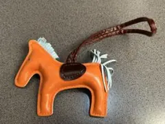 馬型チャーム オレンジ