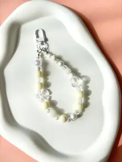 小さめ白ビーズのハンドメイドストラップ♡