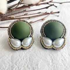 グリーンが綺麗なビーズ刺繍ピアス