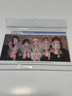 lesserafim 卓上カレンダー