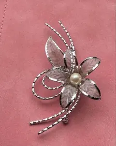 花形ブローチ フェイクパール付き