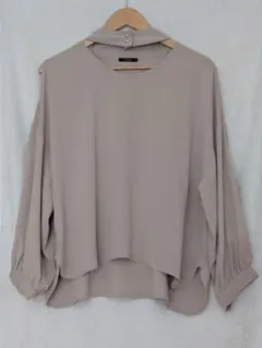 L'espoir ベージュ （モカ)オフショルダー長袖ブラウスL