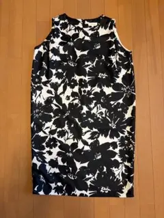 レディース　ワンピース　花柄　ノースリーブ