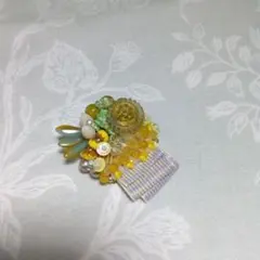ブローチ　ハンドメイド ビーズ 花モチーフ