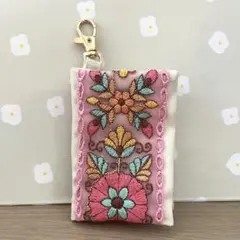 ポケットティッシュケース　折りたたみ　インド刺繍リボン　ナスカン付き