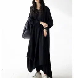 アシンメトリー　ロングワンピース　ラウンドネック　Aライン　変形　黒　ポケット