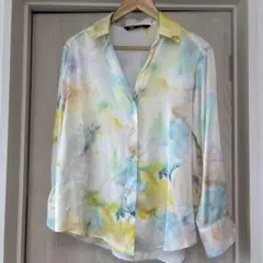 ZARA 水彩画風 長袖シャツ ブラウス　サテン生地のサムネイル