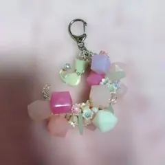 猫　チャーム　白