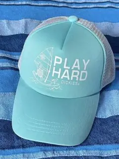 Dickies PLAY HARD トラッカーキャップ 水色